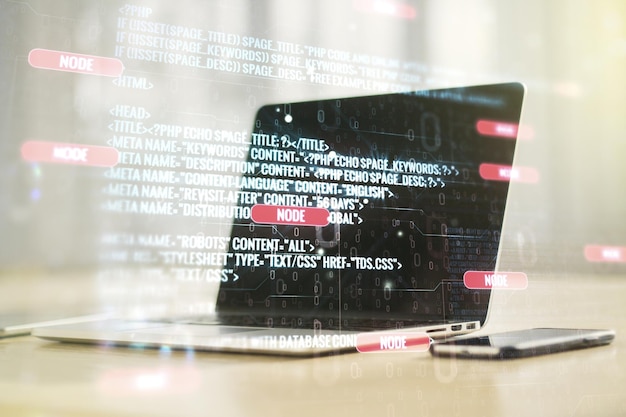 Exposición múltiple del holograma de desarrollo de software abstracto en el concepto de investigación y análisis de fondo de la computadora portátil