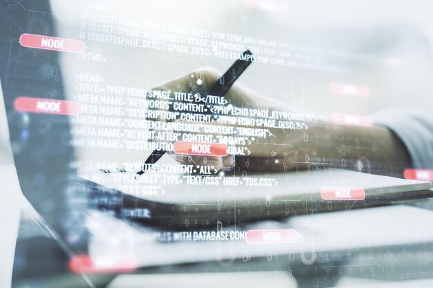 Exposición múltiple del holograma de desarrollo de software abstracto y escritura a mano en un cuaderno en segundo plano con el concepto de análisis e investigación de portátiles