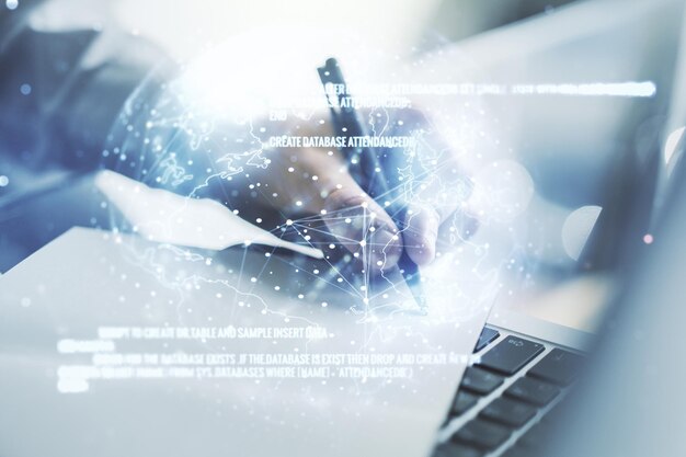 Exposición múltiple de holograma de desarrollo de software abstracto con mapa del mundo y escritura a mano en cuaderno en fondo con portátil concepto de investigación y análisis global