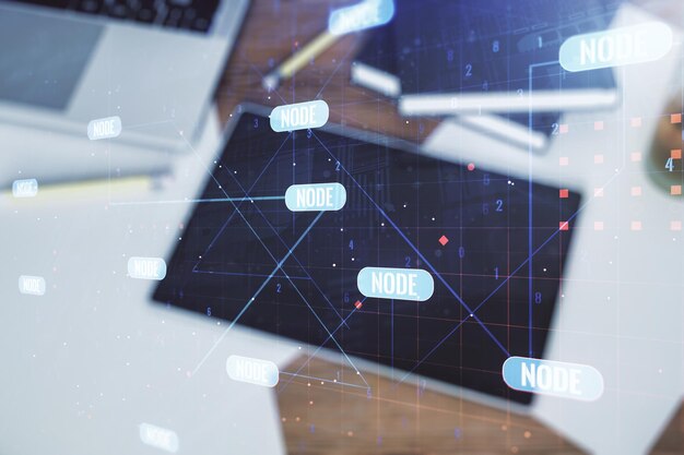 Exposición múltiple de holograma de desarrollo de software abstracto y tableta digital en el fondo vista superior concepto de investigación y análisis