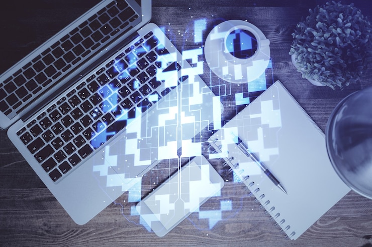 Foto exposición múltiple del holograma de dibujo del tema de datos sobre el fondo del escritorio de trabajo de vista superior con concepto de tecnología de computadora