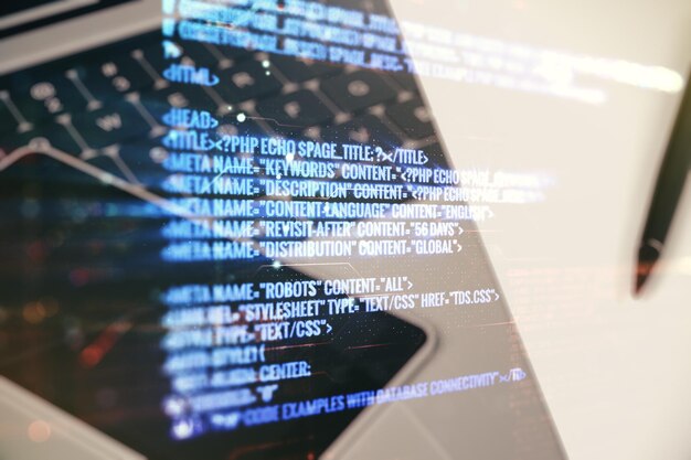 Exposición múltiple de un holograma de lenguaje de programación abstracto en el fondo de la computadora concepto de inteligencia artificial y aprendizaje automático