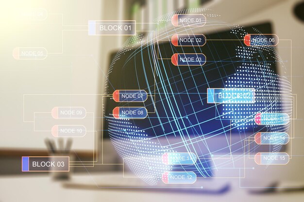 Exposición múltiple de holograma de lenguaje de programación abstracto con mapa mundial y escritorio moderno con computadora en el fondo de inteligencia artificial y concepto de redes neuronales