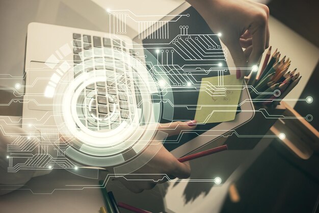 Exposición múltiple de manos de mujer trabajando en computadora y concepto de tecnología de dibujo de holograma de tema de datos