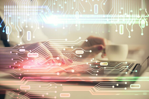 Exposición múltiple de manos de mujer trabajando en computadora y concepto de tecnología de dibujo de holograma de tema de datos