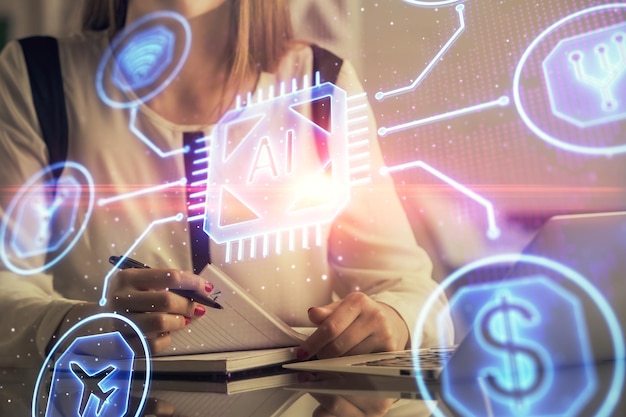 Exposición múltiple de manos de mujer trabajando en computadora y concepto de tecnología de dibujo de holograma de tema de datos