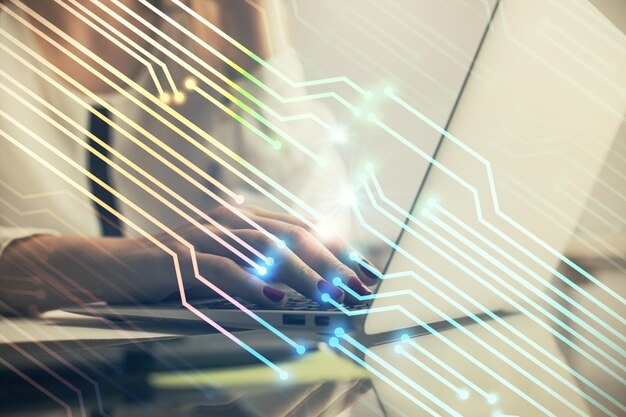 Exposición múltiple de manos de mujer trabajando en computadora y concepto de tecnología de dibujo de holograma de tema de datos