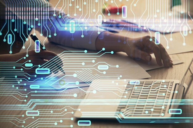Exposición múltiple de manos de mujer trabajando en computadora y concepto de tecnología de dibujo de holograma de tema de datos