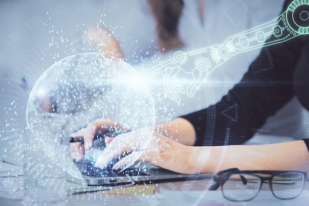 Exposición múltiple de manos de mujer trabajando en computadora y concepto de tecnología de dibujo de holograma de tema de datos