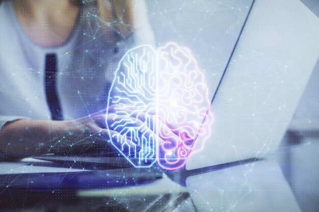 Exposición múltiple de manos de mujer trabajando en computadora y holograma de cerebro humano dibujando el concepto de tecnología Ai