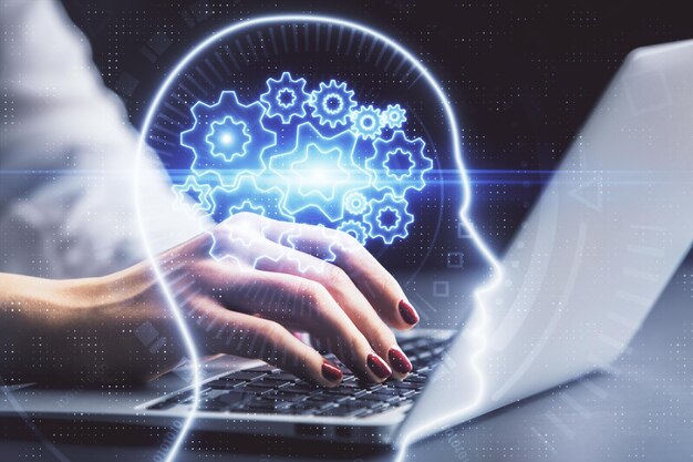 Exposición múltiple de manos de mujer trabajando en computadora y holograma de cerebro humano dibujando el concepto de tecnología Ai