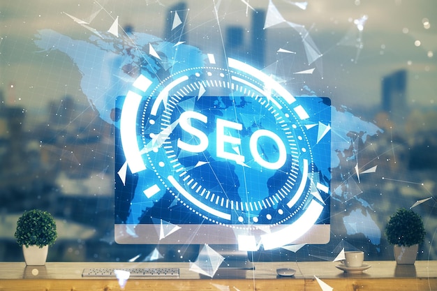 Exposición múltiple de mesa con computadora y holograma de dibujo seo Concepto de optimización de búsqueda