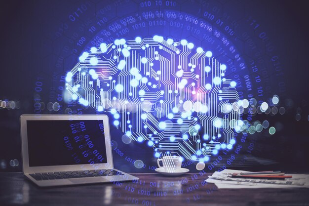 Exposición múltiple de la mesa de trabajo con computadora y holograma cerebral Concepto de lluvia de ideas
