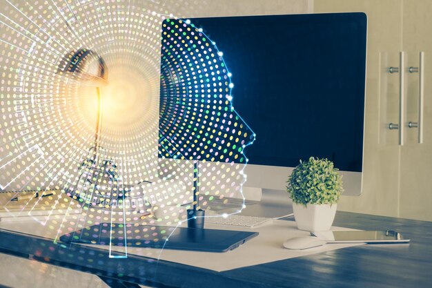 Foto exposición múltiple de la mesa de trabajo con computadora y holograma cerebral concepto de lluvia de ideas