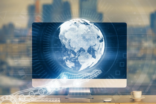Exposición múltiple de la tabla con holograma de computadora y mapa del mundo Concepto de red internacional de datos