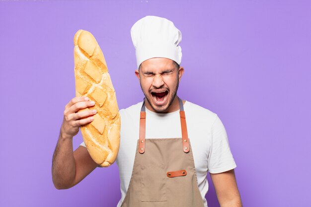 Expresión enojada del joven hispano. concepto de chef o panadero