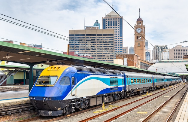 Expresszug nach Canberra am Hauptbahnhof von Sydney