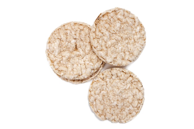 Exquisite runde Reiscracker auf einer weißen Oberfläche Kopieren Sie Platz Gesunde Ernährung
