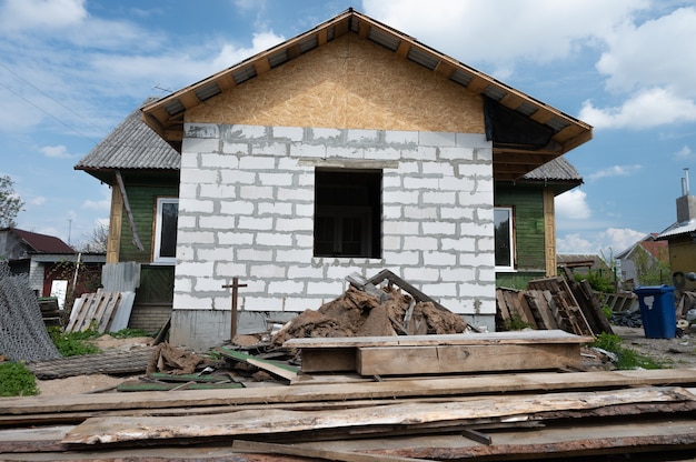 Extensão de blocos de espuma a um edifício residencial.