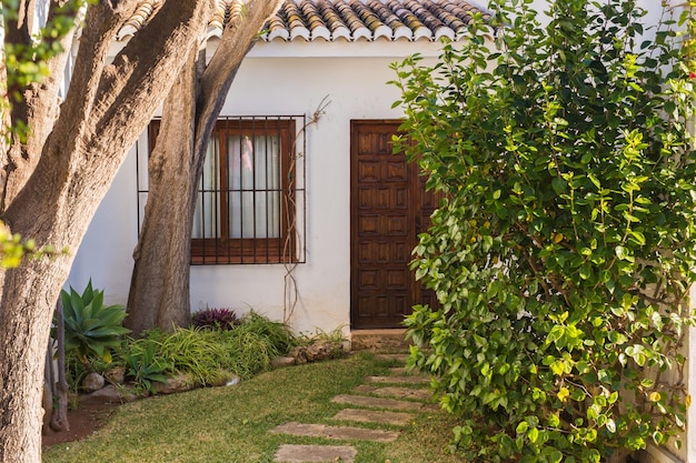 Foto exterior de la casa por edificio