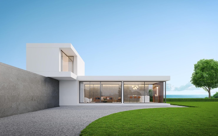 Exterior de la casa moderna con vista al mar y cielo azul