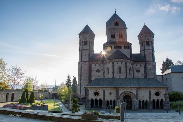 Foto exterior da abadia de maria laach