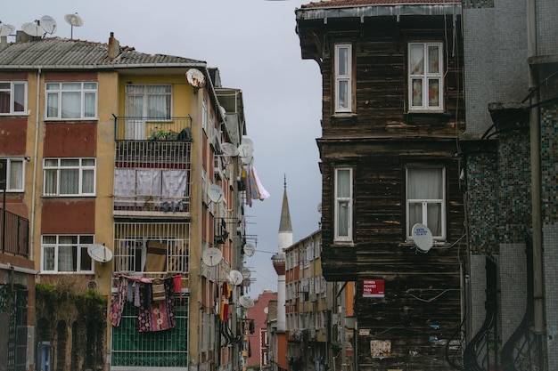 Exterior de edifícios contra o céu na cidade