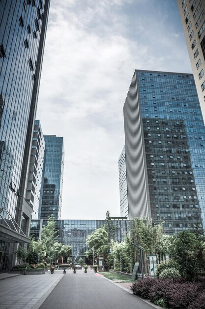 Foto exterior de um prédio de escritórios moderno