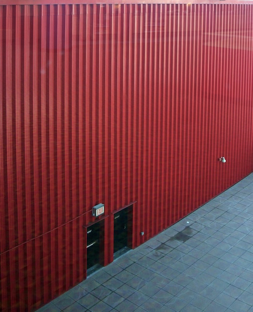 Exterior do armazém vermelho