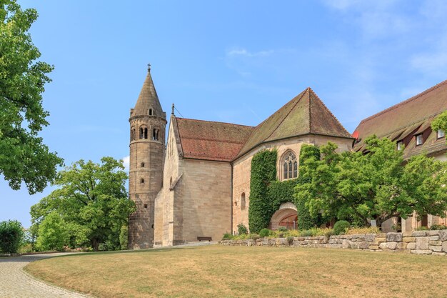 Exterior del edificio histórico contra el cielo del monasterio de Kloster Lorch