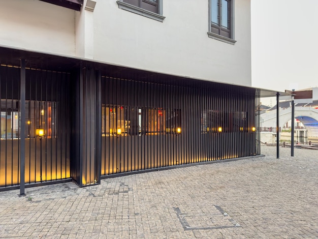 Exterior moderno cativante Design elegante encontra iluminação quente na arquitetura urbana