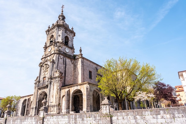 Exterior de la parroquia de San Martín en la plaza goiko junto al ayuntamiento de Andoain Gipuzkoa País Vasco