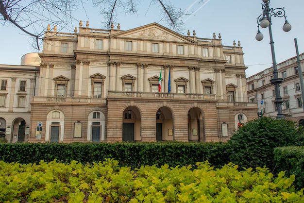 Exterior del Teatro alla Scala de Milán famoso en todo el mundo por sus representaciones