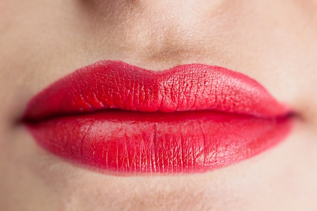 Extrem nah oben auf sinnlichen roten Lippen