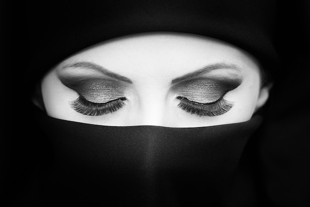Extremo close de mulher com pálpebras