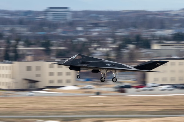 F117 Nighthawks pousam em JBER para Northern Edge 231