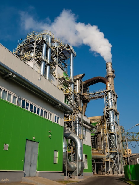 Foto fábrica de carpintería industrial vista del edificio verde