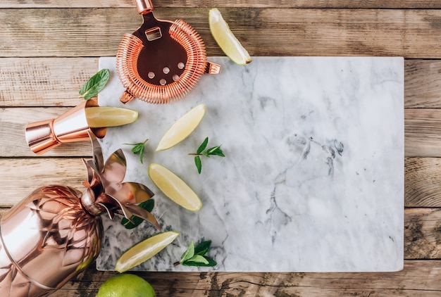 Fabricação de limonada, água com infusão ou coquetel de mojito