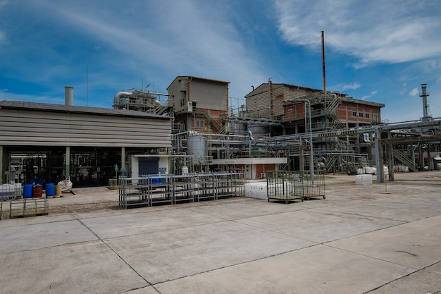 Foto fabricação de planta industrial de polímero, construção de planta química de fábrica e gasoduto