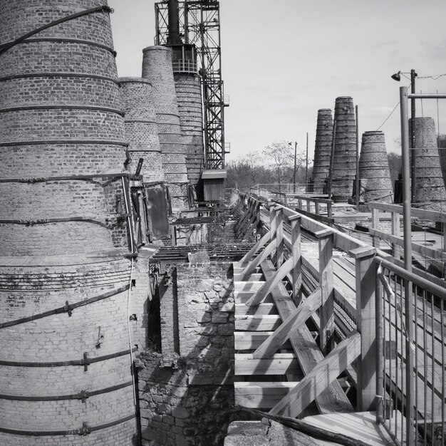 Foto fabrik gegen den himmel