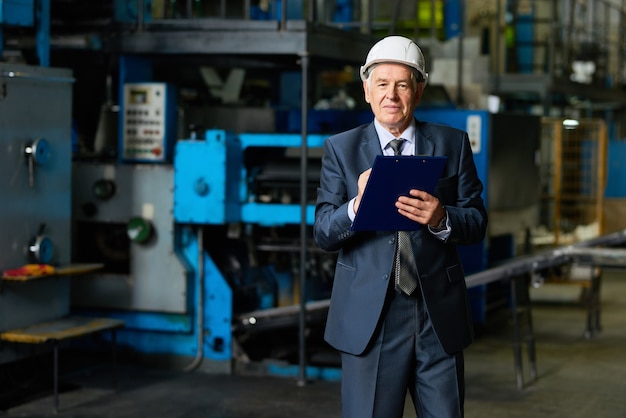 Fabrikbesitzer in Werkstatt