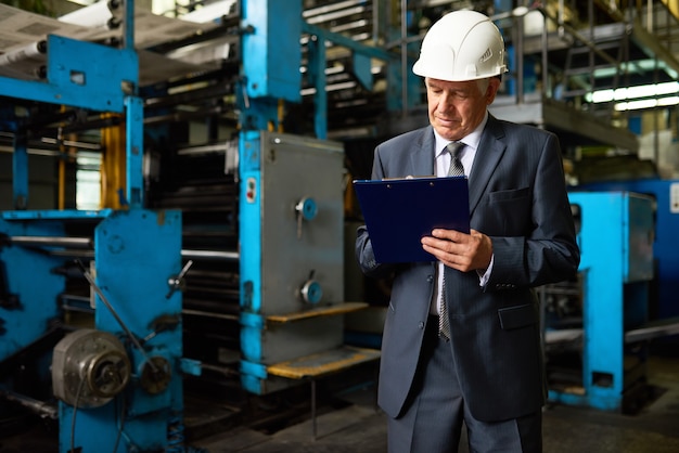 Fabrikleiter in der Werkstatt