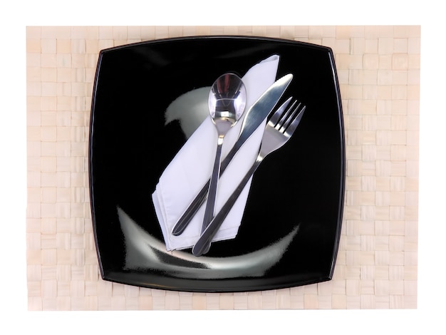 Foto faca de servir de mesa, prato, garfo e guardanapo de seda em várias cores de fundo.