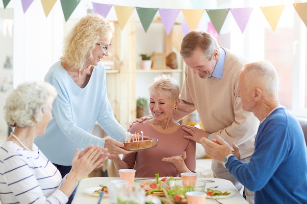 Faça desejos e sopre velas