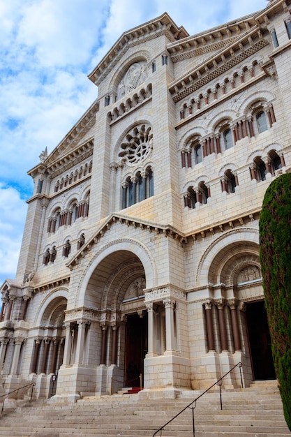 Facada da Catedral de São Nicolau em MônacoVille Monaco