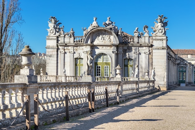 Foto la fachada del antiguo castillo real de queluz. sintra portugal.