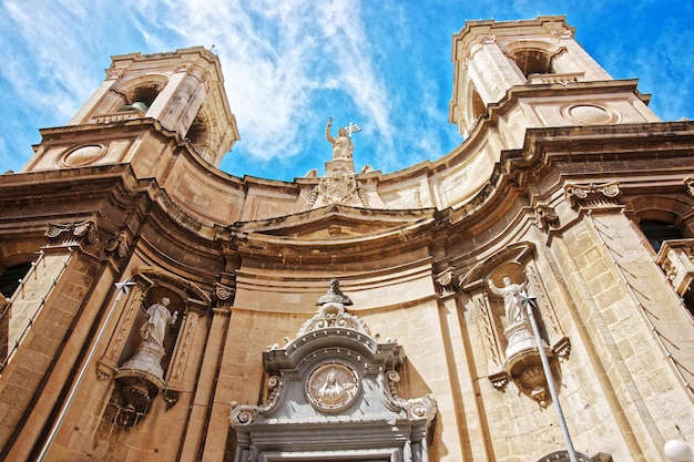 Fachada de la Basílica de Santo Domingo, Valletta, Malta