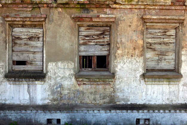 Fachada de una casa abandonada en la ciudad de Zaraysk Rusia