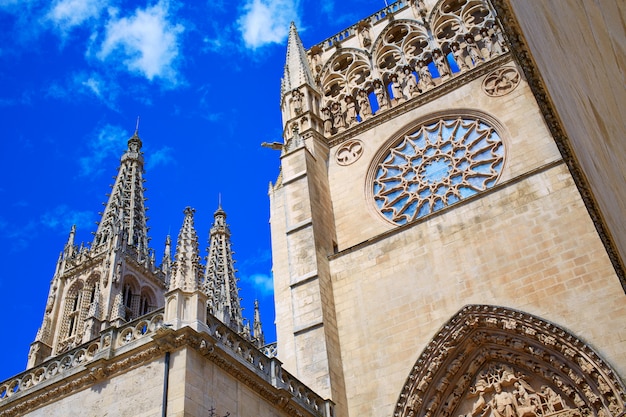 Fachada de la Catedral de Burgos en el Camino de Santiago