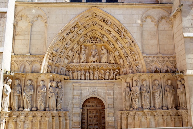 Fachada de la Catedral de Burgos en el Camino de Santiago